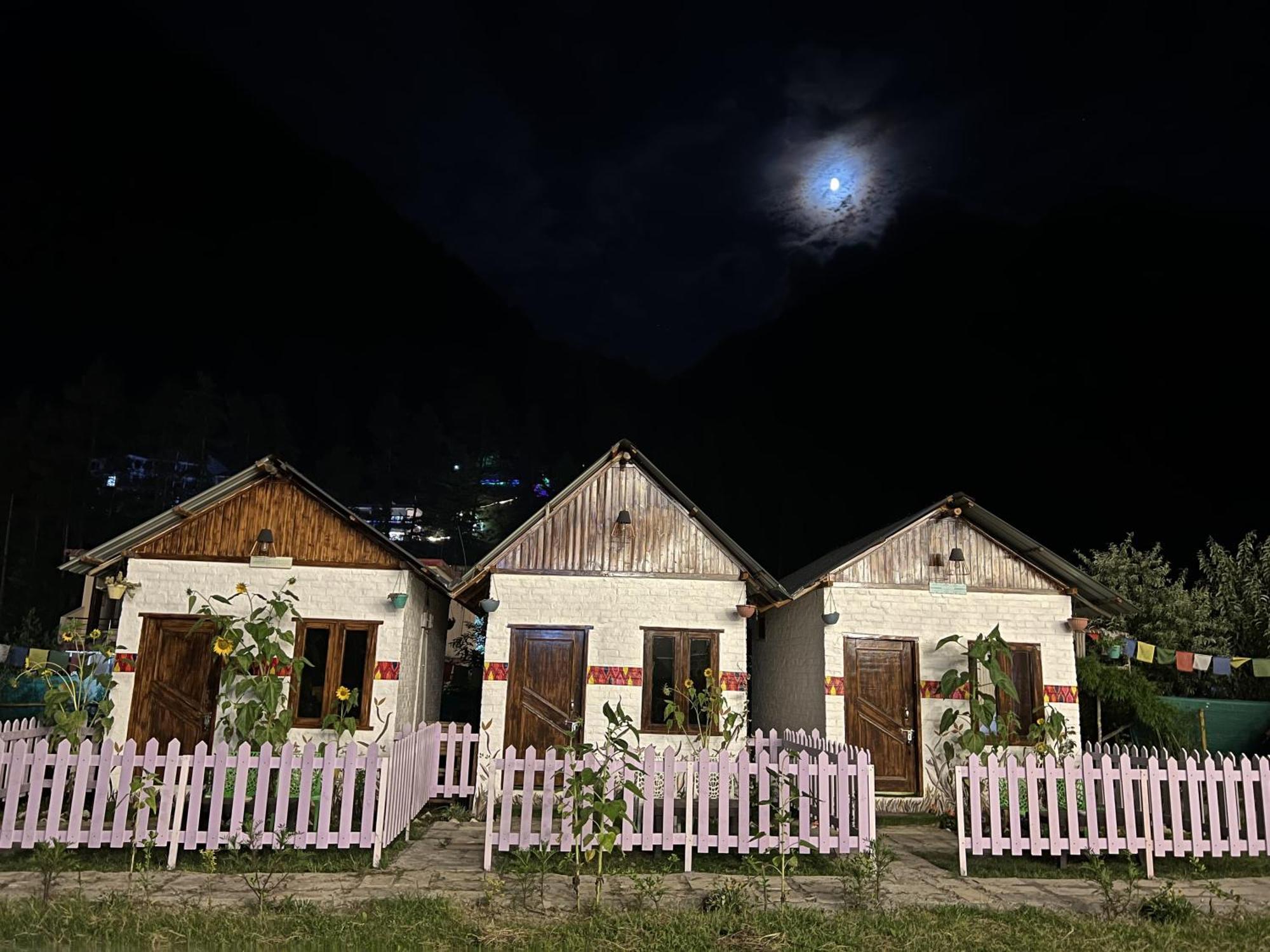 Himtrek Stay Kasol Kültér fotó